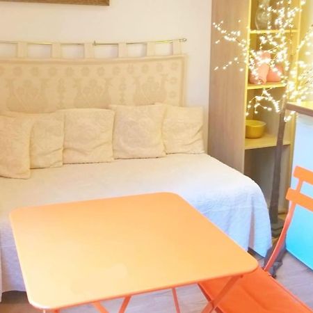 Small Luxurious Room In The Heart Of Saint Germain パリ エクステリア 写真