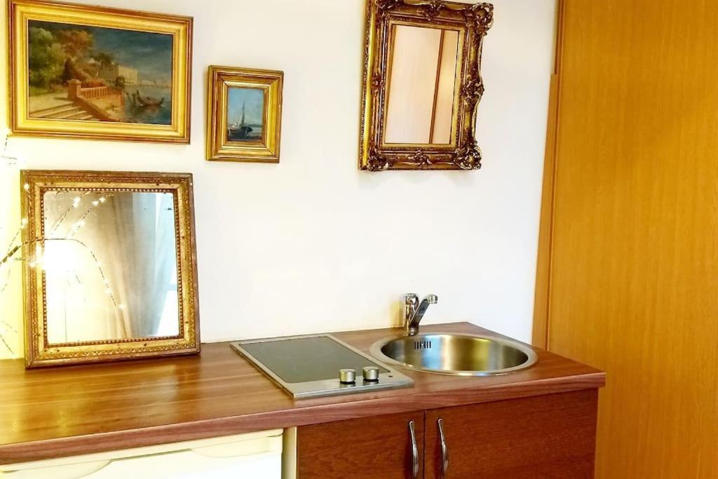 Small Luxurious Room In The Heart Of Saint Germain パリ エクステリア 写真