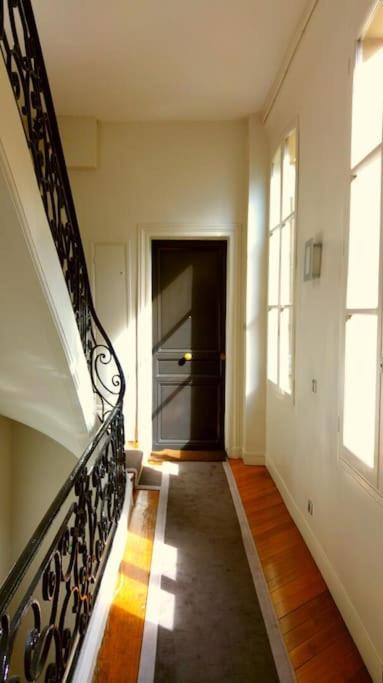 Small Luxurious Room In The Heart Of Saint Germain パリ エクステリア 写真