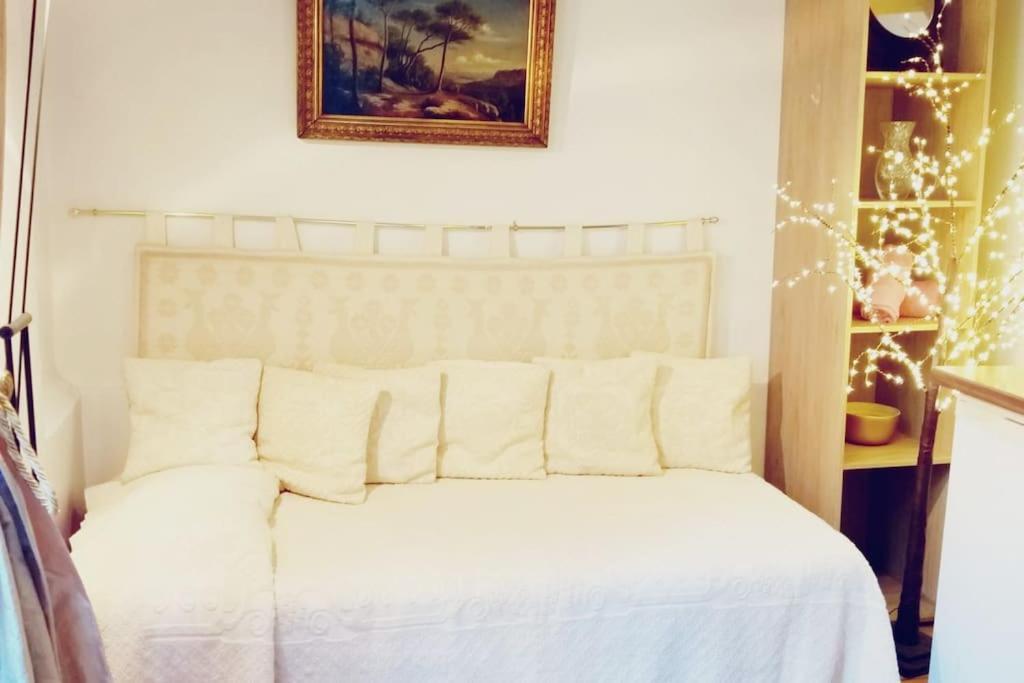 Small Luxurious Room In The Heart Of Saint Germain パリ エクステリア 写真