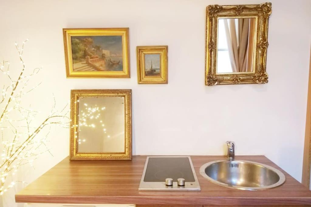 Small Luxurious Room In The Heart Of Saint Germain パリ エクステリア 写真